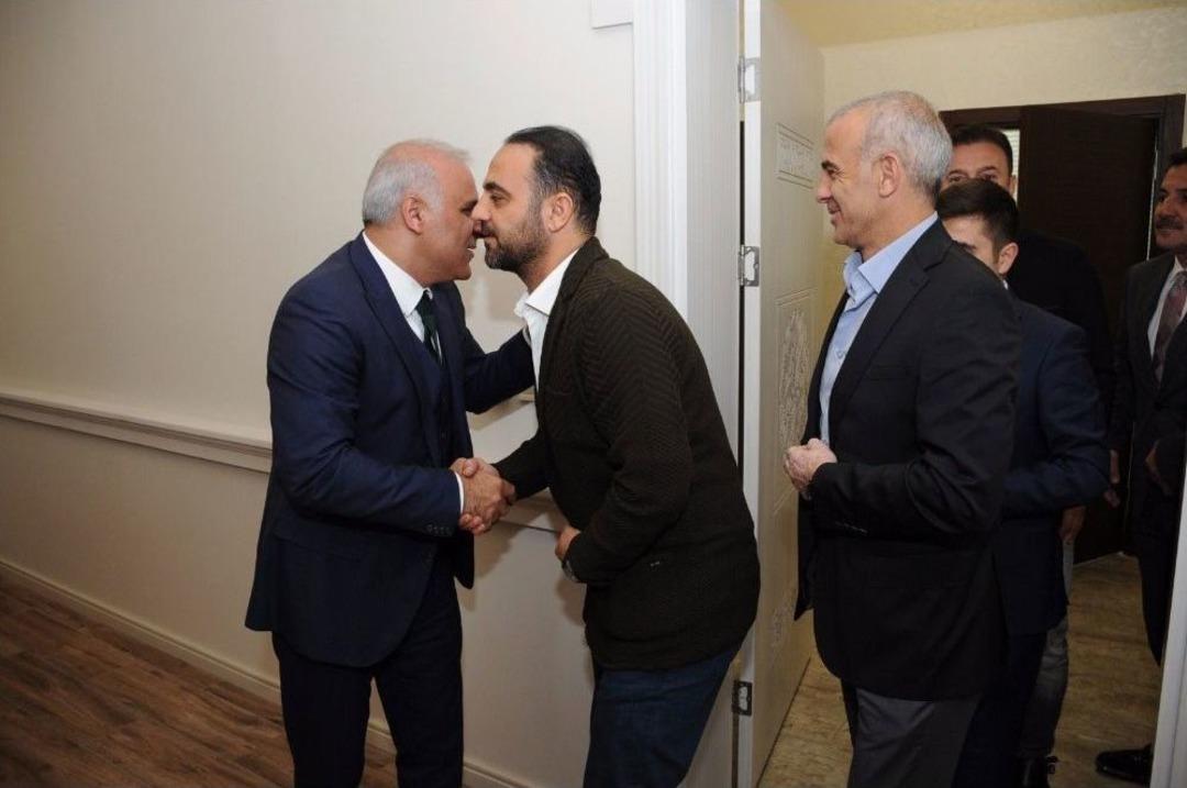 Futbolun Efsaneleri Vanlı Gen&ccedil;lerle Buluştu