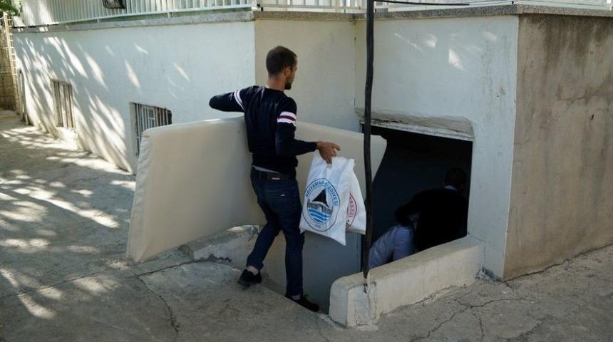 Adıyaman Belediyesi İhtiya&ccedil; Sahiplerine Yardımlarını S&uuml;rd&uuml;r&uuml;yor