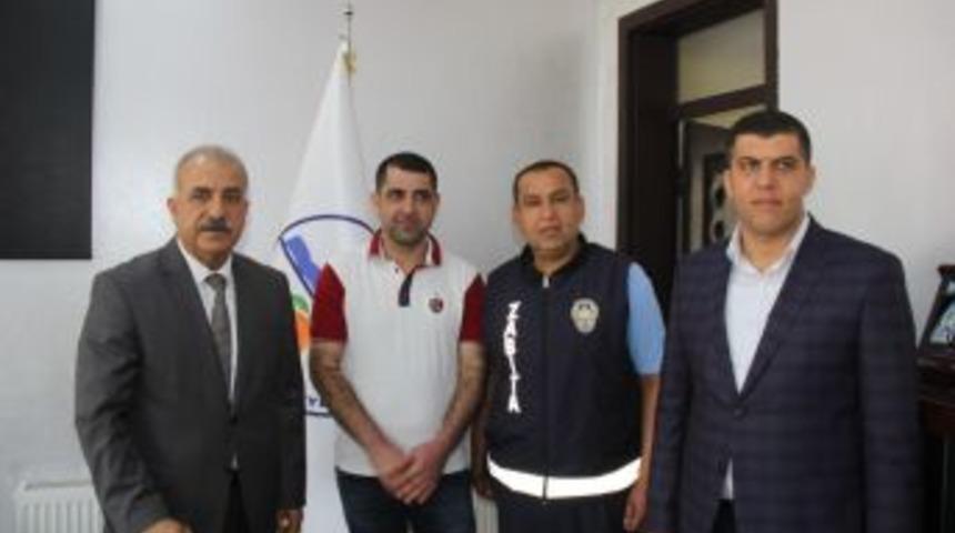 Bulduğu Parayı Sahibine Teslim Eden Zabıta Ödüllendirildi