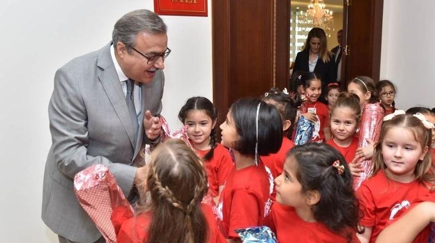 Vali Su &Ouml;ğrencilerle Bir Araya Geldi