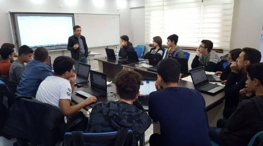 D&uuml;zceli &Ouml;ğrenciler Kodluyor