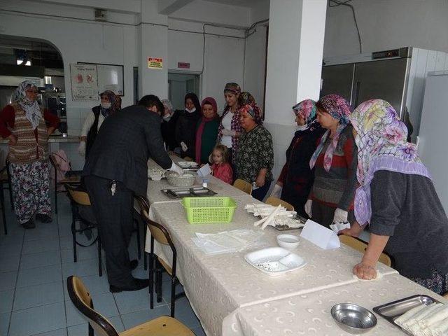 10 Dakika İçinde 62 Kalem Böreği Sardı