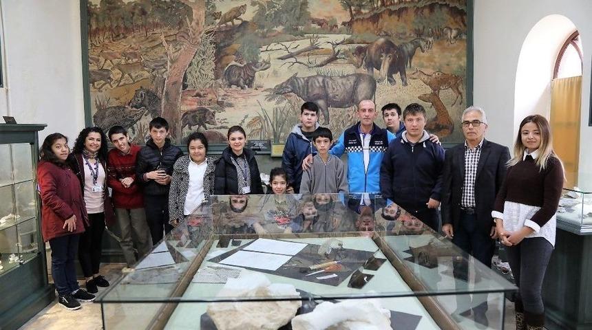 Engelli &Ouml;ğrencilerin Tarihe Yolculuğu