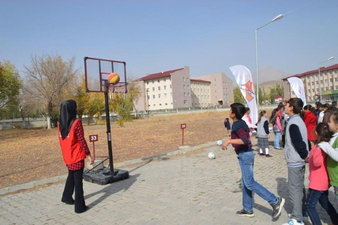 Eleşkirt&rsquo;te Mobil Gen&ccedil;lik Merkezi Projesi