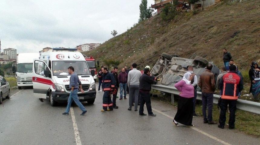 Pendik&rsquo;te Kontrolden &Ccedil;ıkan Ara&ccedil; Yama&ccedil;tan Yuvarlandı: 4 Yaralı