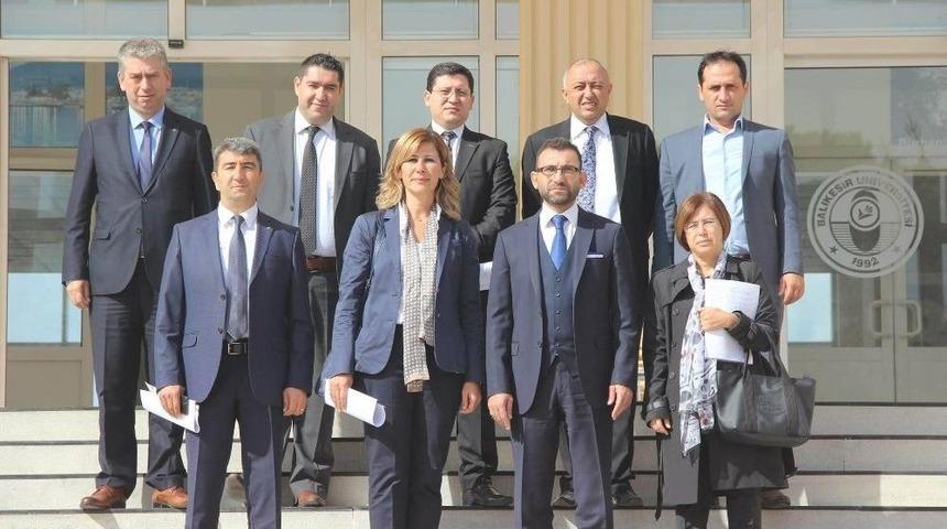 Burhaniye&rsquo;de Banka M&uuml;d&uuml;rleri &Ccedil;alıştay Raporu İ&ccedil;in Bir Araya Geldi