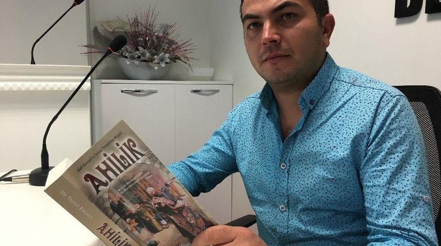 Kopardığı Meyvenin Parasını Ağaca Asan Vatandaş Cumhuriyet Resepsiyonu&rsquo;na Davet Edildi