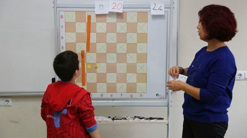 &Ccedil;ocuklar Hem Eğleniyor Hem &Ouml;ğreniyor