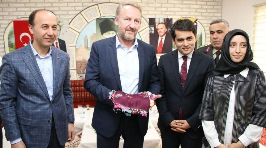 İzzetbegovi&ccedil;, Şanlıurfa&rsquo;dan Ayrıldı