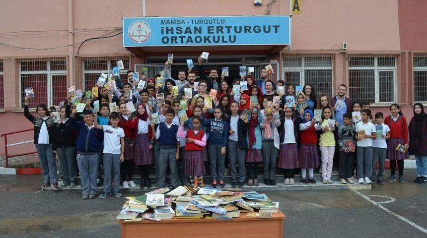 K&uuml;t&uuml;phanelerini Tiyatro Oyunu İle Kurdular