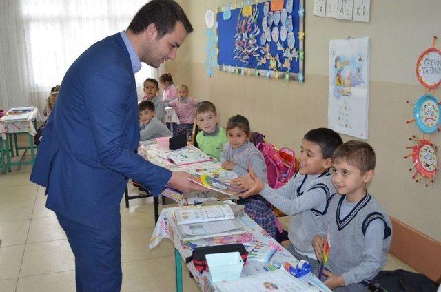 Kütüphanelerini Tiyatro Oyunu İle Kurdular 1