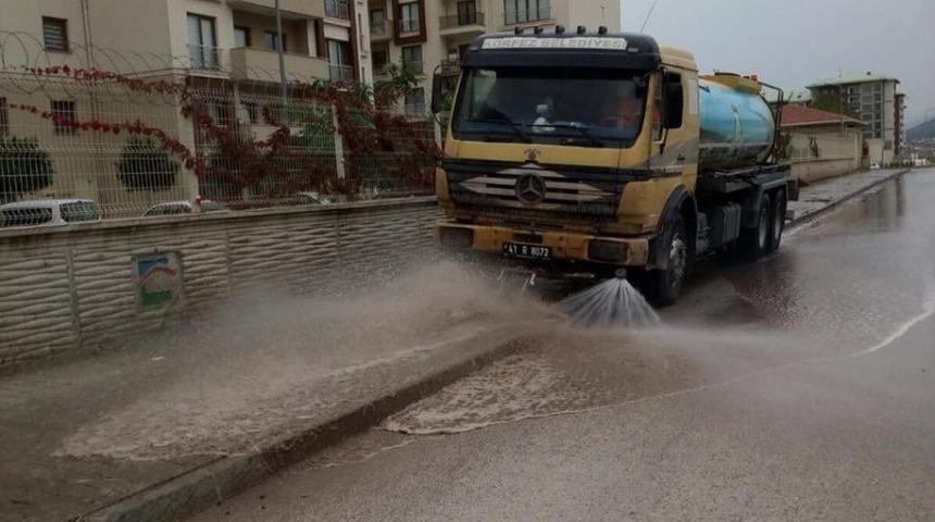 K&ouml;rfez&rsquo;de Cadde Ve Sokaklar Yıkanıyor