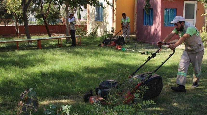 Haliliye&rsquo;de Park Ve Bah&ccedil;elerde Hummalı &Ccedil;alışma