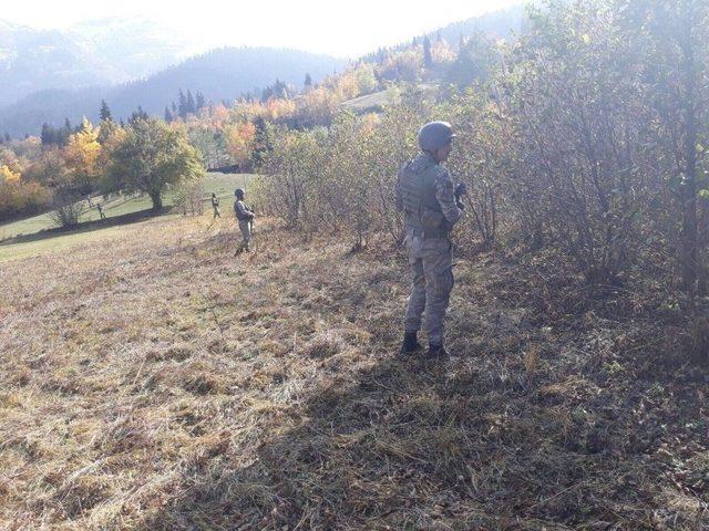 Şavşat’ta Askerler Kaybolan 80 Yaşındaki Sahil Dede’yi Arıyor 1