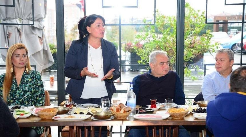 Beylikd&uuml;z&uuml; Belediyesi, İl&ccedil;e Spor Kul&uuml;plerinin Y&ouml;neticileri İle Kahvaltıda Buluştu