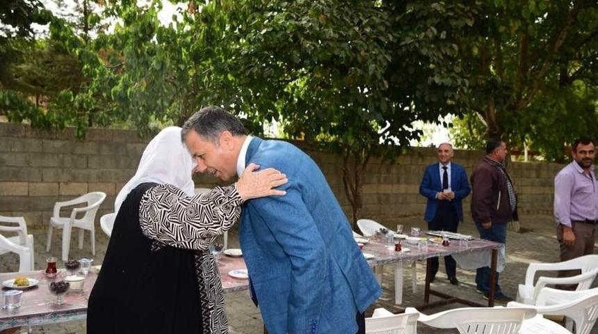 Vali Yerlikaya, 15 Temmuz Şehidi Şirin Diril&rsquo;in Annesini Ziyaret Etti