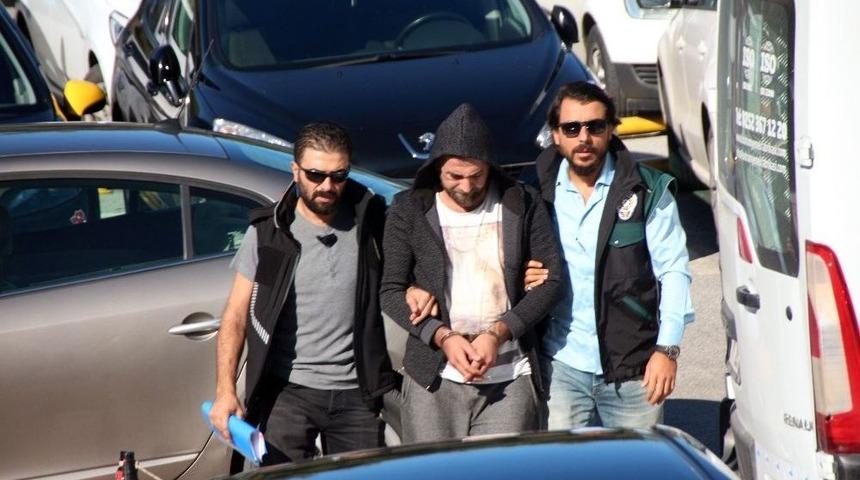 Motosikletten Uyuşturucuları Atarken Kıskıvrak Yakalandı