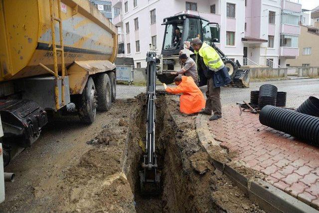 Yağmur Suyu Hattı &Ccedil;alışmaları Devam Ediyor 1