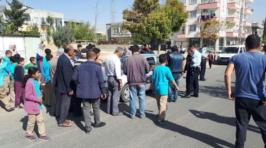 Otomobil Kız &Ouml;ğrenciye &Ccedil;arptı: 1 Yaralı