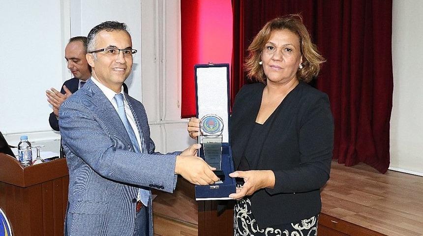 Ted Kolejinde Sezer G&uuml;le&ccedil; K&uuml;t&uuml;phanesi A&ccedil;ıldı