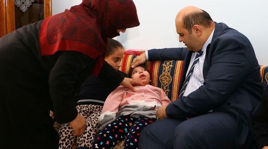 Başkan Orhan, Minik Hayrunnisa&rsquo;nın Y&uuml;z&uuml;n&uuml; G&uuml;ld&uuml;rd&uuml;