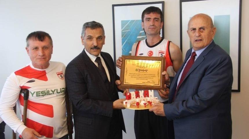 İş Adamı Yeşilyurt&rsquo;tan Engelli Sporculara Destek