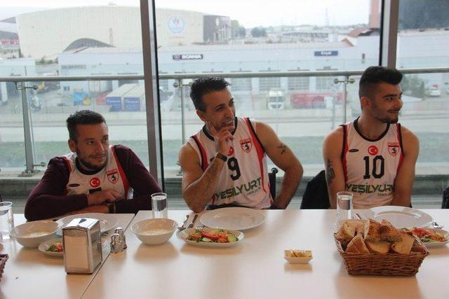 İş Adamı Yeşilyurt’tan Engelli Sporculara Destek