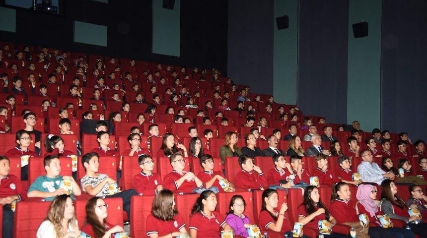Denizli&rsquo;de 12 Bin 617 Ortaokul &Ouml;ğrencisi Sinema İle Buluşuyor
