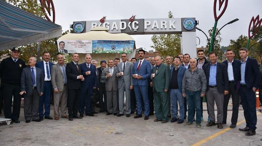 Bigadi&ccedil;&rsquo;te Vatandaşa &Uuml;cretsiz S&uuml;t Dağıtıldı