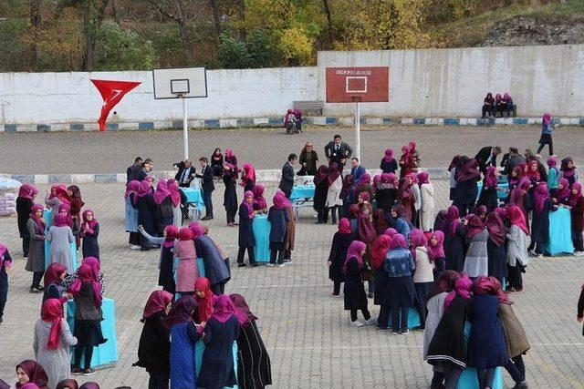 İmam Hatipli Kızlara Aşure İkramı