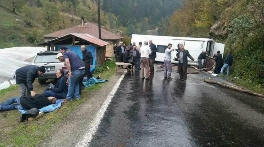 Giresun’da Yayladan Dönen Tur Otobüsü Devrildi: 13 Yaralı