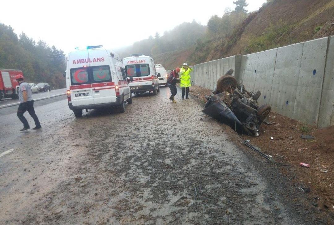 Yoldan &Ccedil;ıkan Otomobil Takla Attı: 4 Yaralı