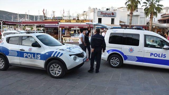 ‘hero’ Yazılı Tişört Giyen Genç Gözaltına Alındı