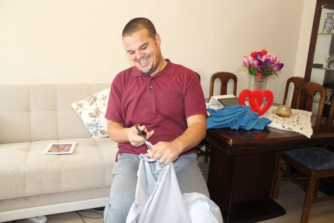 (&ouml;zel Haber) Reddedilince Kilo Verip Eski Kıyafetlerini Kesti