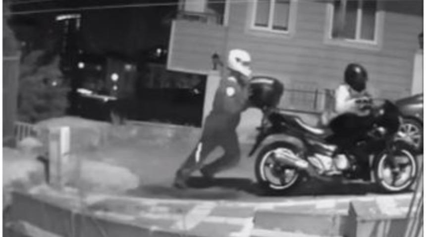 (&ouml;zel) Park Halindeki Motosikleti &Ccedil;aldılar