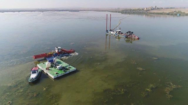 Mogan Gölü’nde Temizlik Çalışmaları Hızlandı