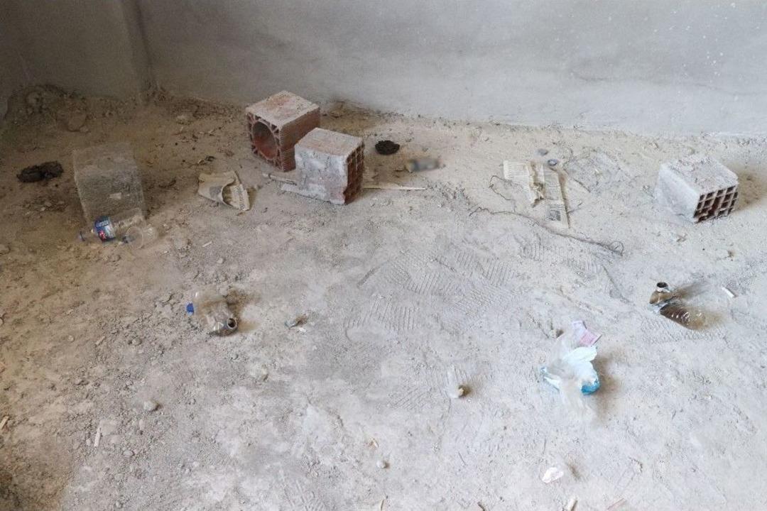 Dışkıların İ&ccedil;inde Esrar Satıp Alem Yapmışlar