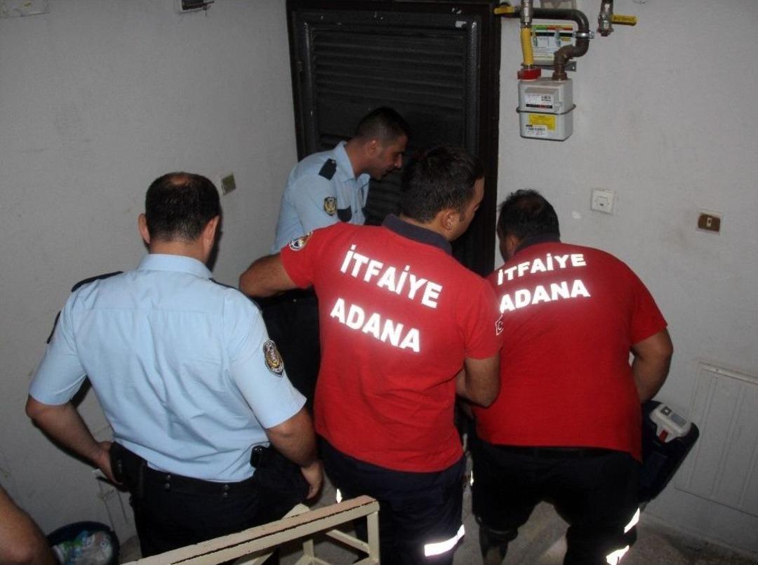 Kapıyı Kilitleyip A&ccedil;mayan Eşine Yalvardı