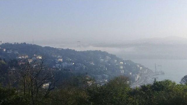 İstanbul Boğazı’nda Sis Manzarası Görenleri Mest Etti