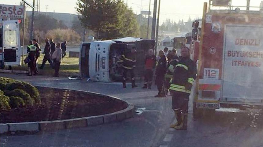 Denizli&rsquo;de Midib&uuml;s İle Yolcu Minib&uuml;s&uuml; &Ccedil;arpıştı: 6 Yaralı