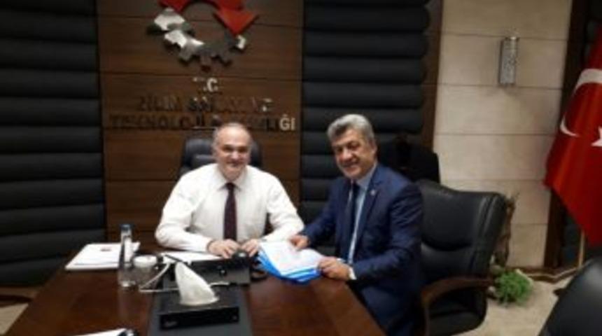 Başkan Yiğit İl&ccedil;esinin Sorunlarını Bakan &Ouml;zl&uuml; İle &Ccedil;&ouml;z&uuml;yor