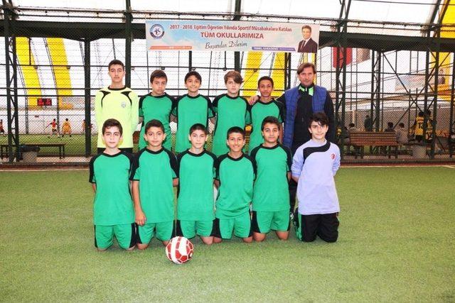 Okullar Arası Futbol Turnuvası Başladı