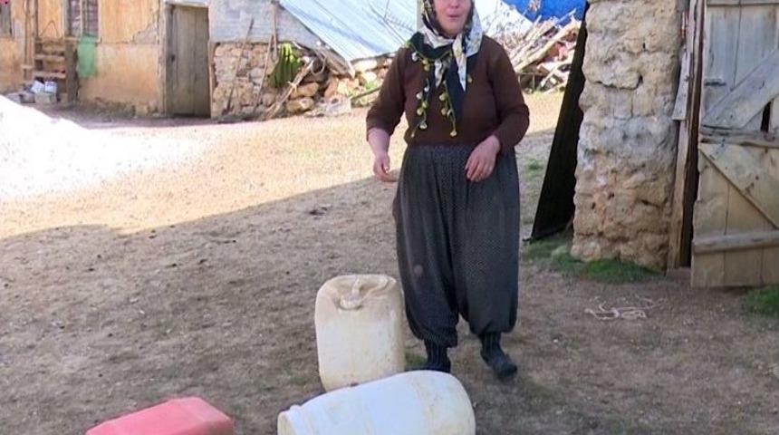 K&ouml;ye Su Geldi, İnsaf Teyze Dayaktan Kurtuldu