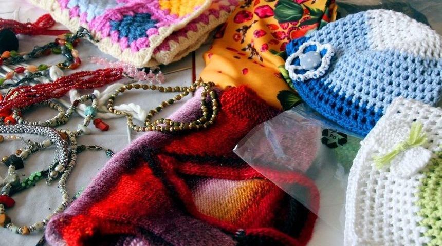 Sığınmaevindeki Kadınlar &Uuml;retiyor