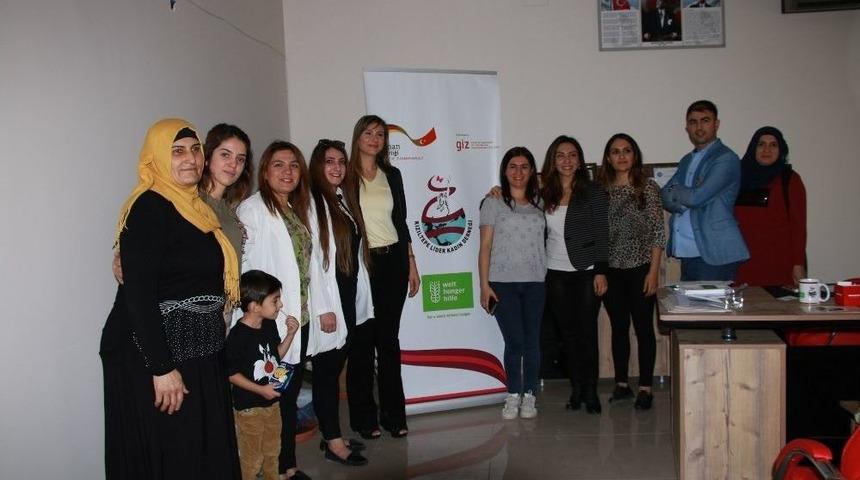 Tiyatrocu Meltem Yılmazkaya, M&uuml;lteci Kadınlarla Bir Araya Geldi