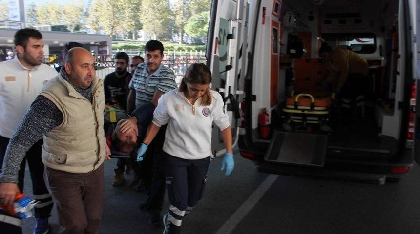 (&ouml;zel Haber) Taksi İle Motosiklet &Ccedil;arpıştı: 1&rsquo;i Ağır 2 Yaralı