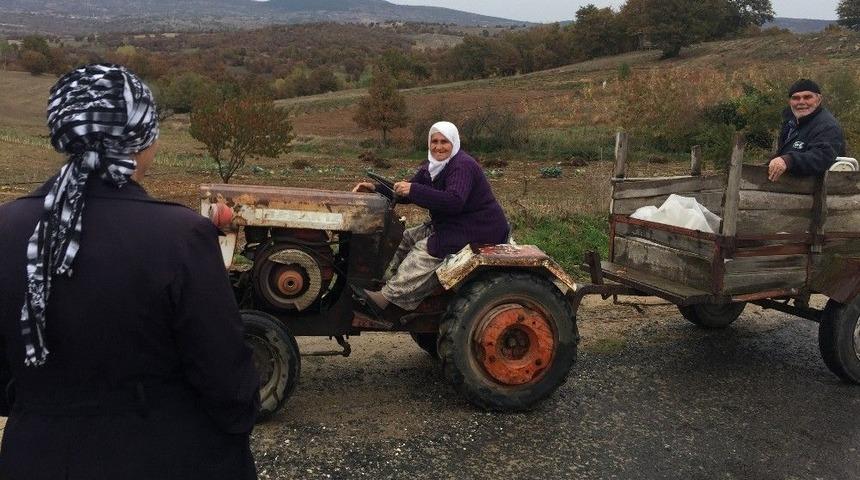 Trakt&ouml;rl&uuml; Nine Gen&ccedil;lere Taş &Ccedil;ıkartıyor