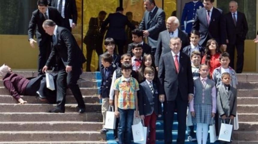Başbakanlık merdivenlerinden d&uuml;şt&uuml;