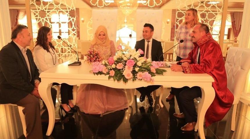 Başkan Duruay 595 &Ccedil;iftin Mutluluğuna Şahit Oldu