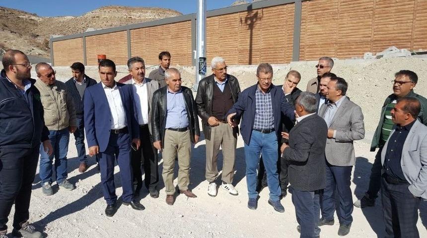 Başkan Akay, Pazar&ouml;ren &Ccedil;ift&ccedil;i Eğitim Merkezi Ve Besi &Ccedil;iftliği İnşaatında İncelemelerde Bulundu